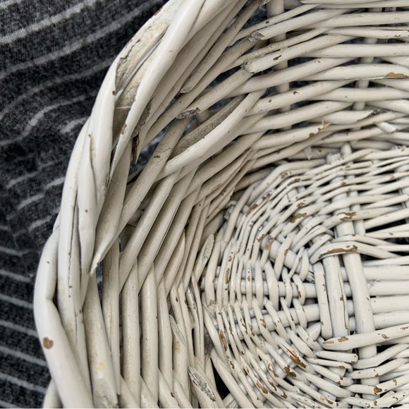 Vintage Basket / Home Decor Basket / Vintage White Basket / Old Fruit Basket. - Picture 14 of 17
